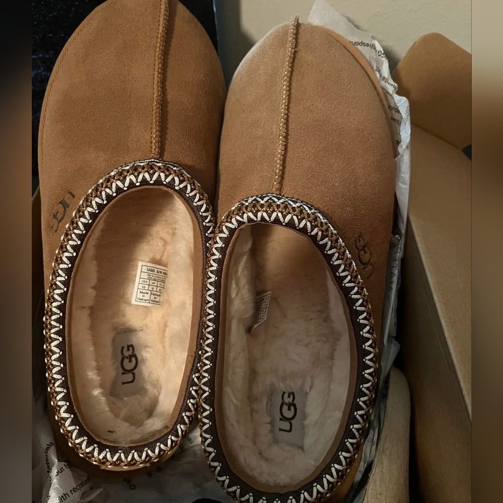 Mens Ugg size 10. Brand New Never Worn